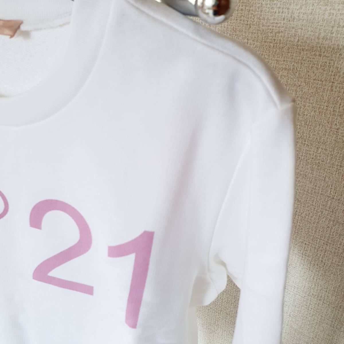 【新品・未使用】N°21 KIDS ロゴ コットンスウェットシャツ　white　12Y　　N21574N0154_画像4