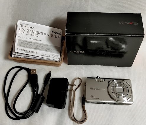 CASIO デジタルカメラ EXILIM EX-Z920SR シルバー 本体 アダプター ストラップ USBケーブル リチウムイオン電池 クイックスタートガイド
