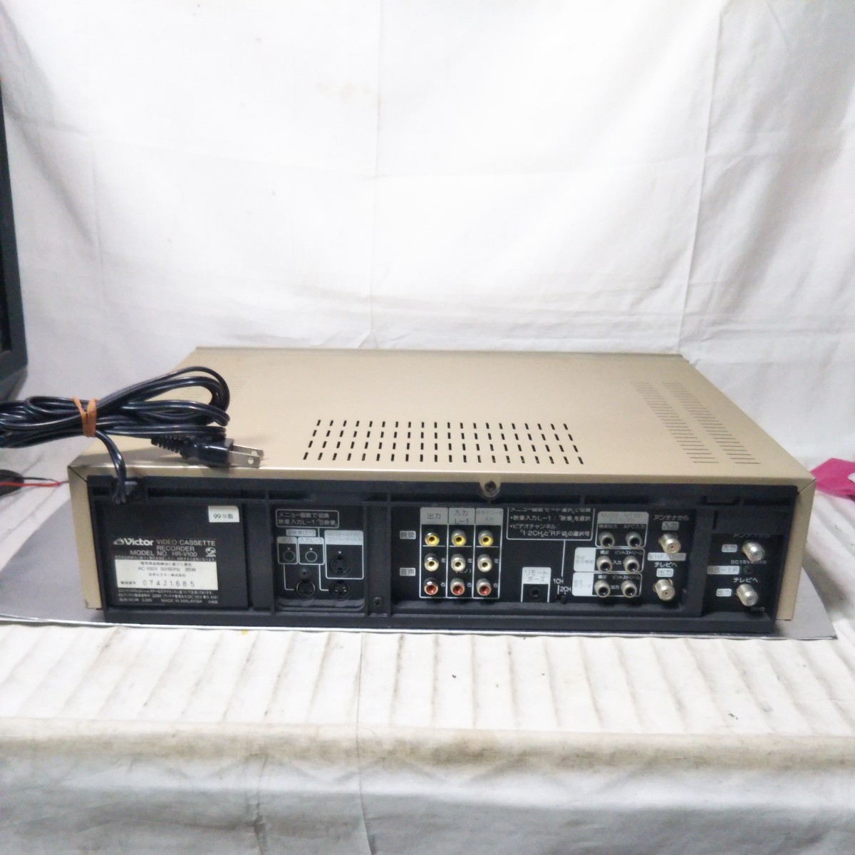 送料無料(BM2384)victor ビクター ビデオデッキ S‐VHS HR-V100 送料無料(BM2384)victor ビクター ビデオデッキ S‐VHS HR-V100