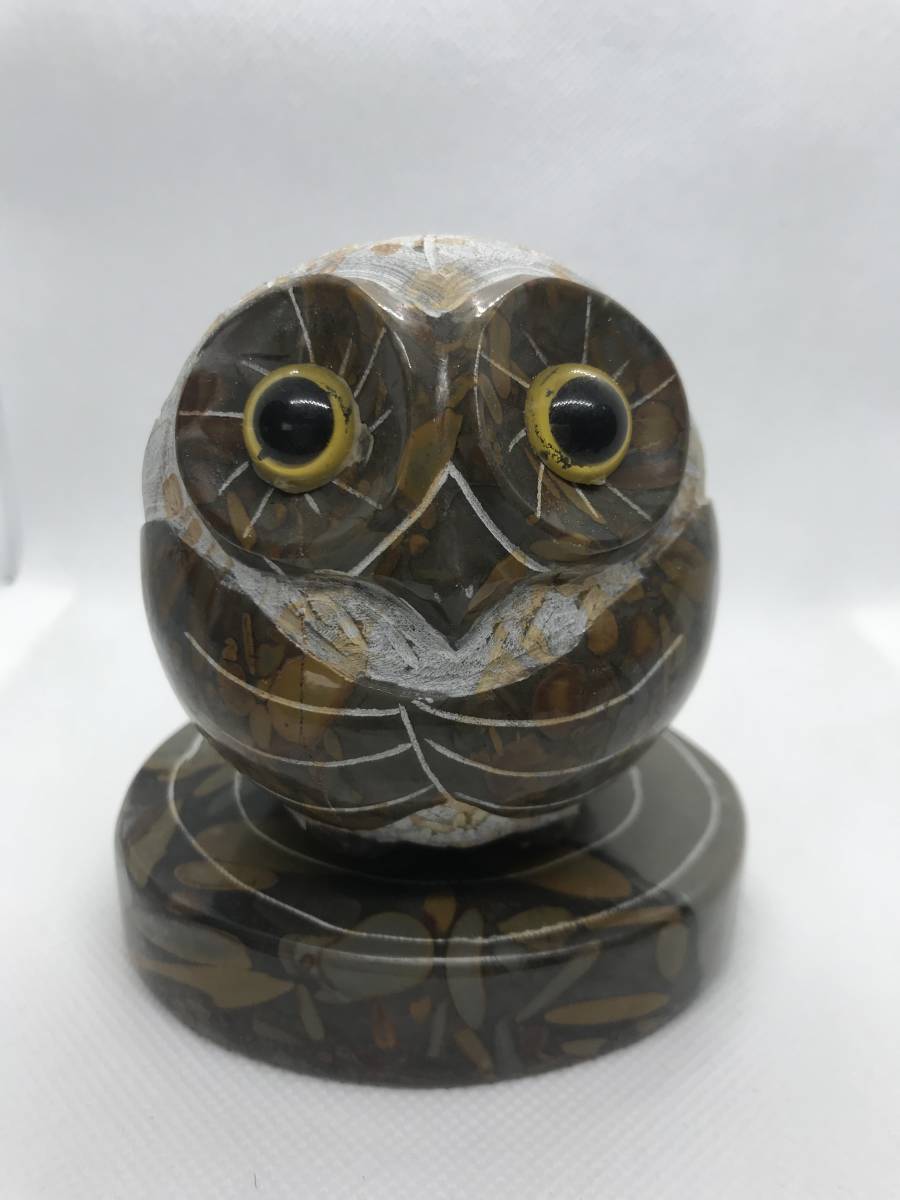 彫刻　フクロウの置物　切り株の台座付き♪_画像1