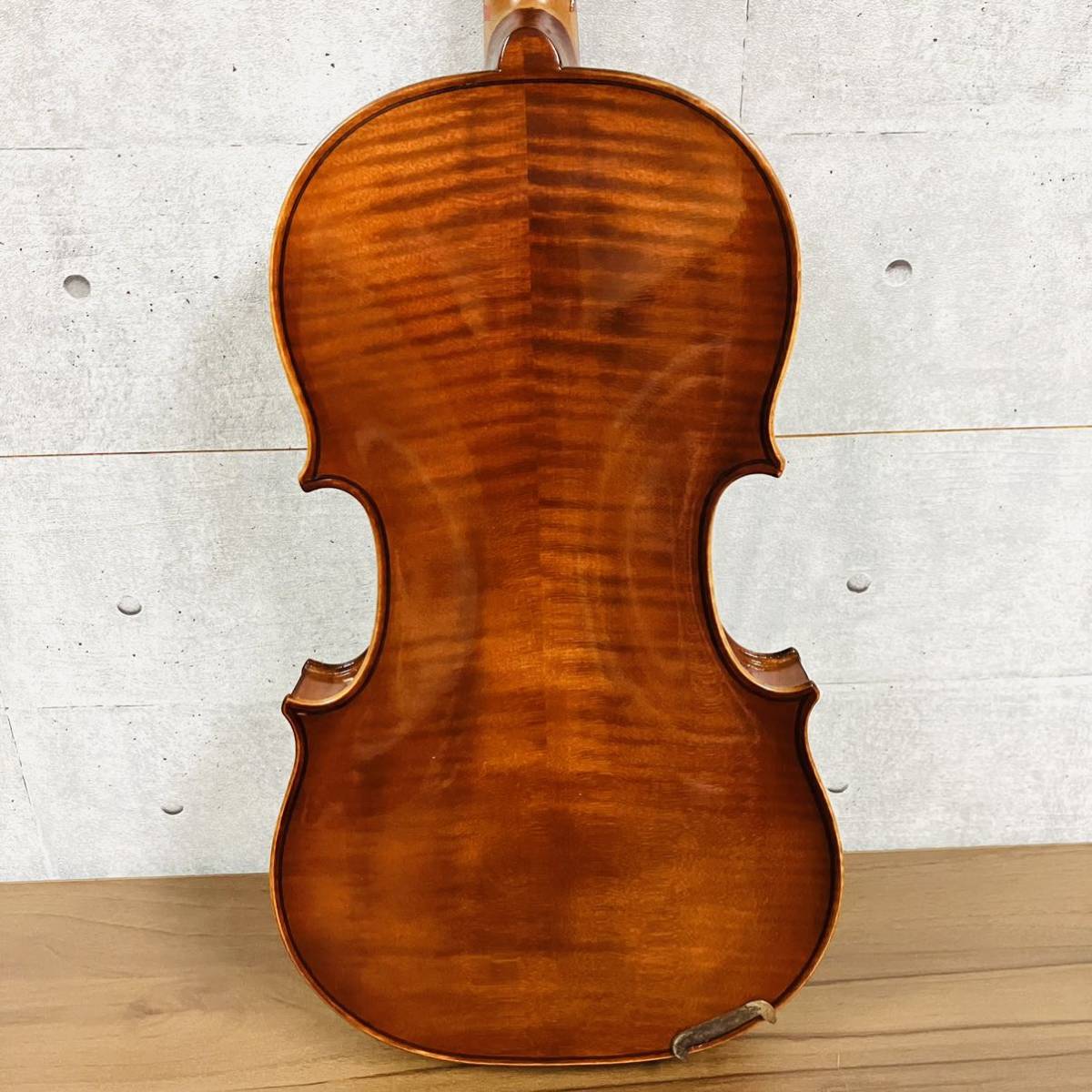 antonius Stradivarius 1713 / cremonensis faciebat anno antonius Stradivarius 1713 / cremonensis faciebat anno