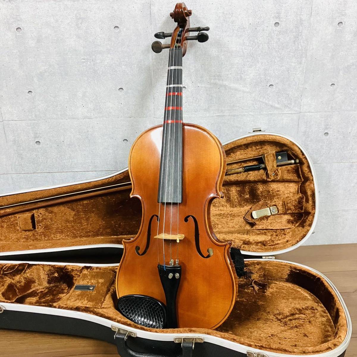 antonius Stradivarius 1713 / cremonensis faciebat anno antonius Stradivarius 1713 / cremonensis faciebat anno