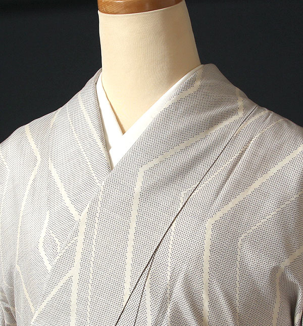 定番の中古商品 □6554□ 本場白大島紬 幾何学文様 経緯絣 美品 大島紬