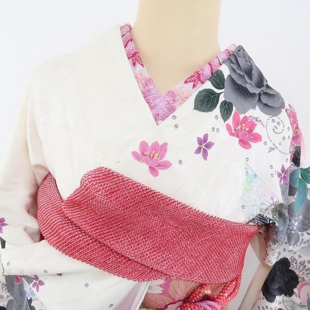 ゆめsaku2 美品 ５点セット 薔薇 蝶 刺繍 成人式“夢のような花道を花開くバラや蝶”着物 振袖・長襦袢・袋帯・帯揚げ・帯締め 2206