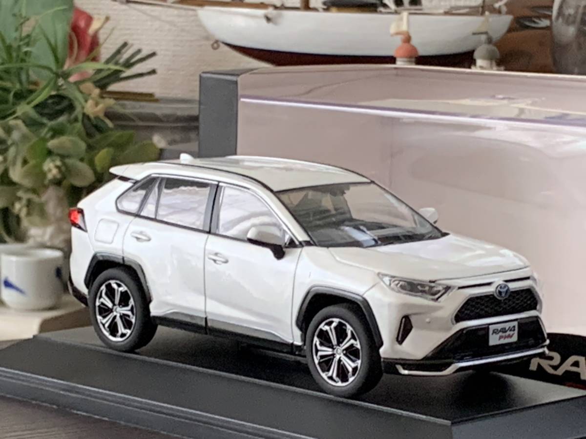 1/30 トヨタ 新型RAV4 PHV 非売品 カラーサンプル ミニカー ホワイト