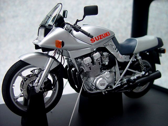 ◎1/12 スズキ GSX 1100S カタナ '81 (シルバー) 完成品☆AUTOart_画像1