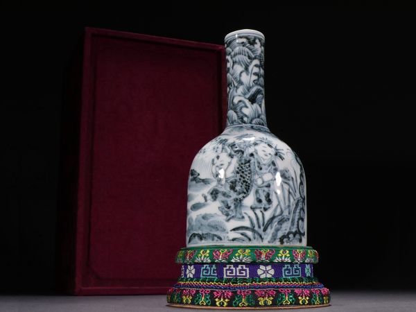 【瓏】陶磁器 青花嬰戲図 搖鈴尊 大明天順年製 染付 置物擺件 古賞物 中国古美術 蔵出