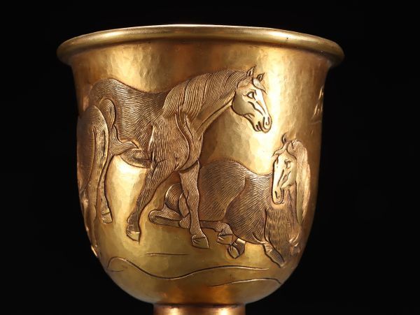 史上最も激安 【瓏】古銅鏨刻彫 塗金駿馬詩文杯一対 唐代 古置物擺件