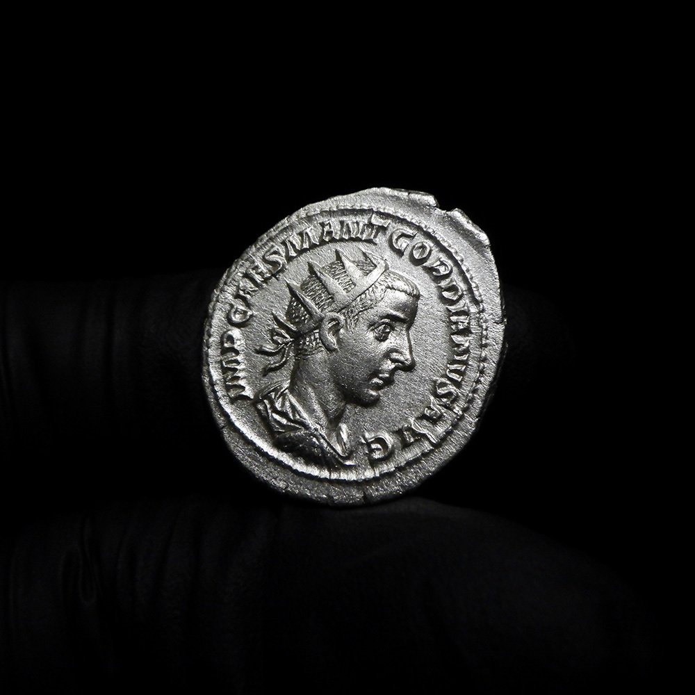 【古代ローマコイン】Gordian III（ゴルディアヌス3世）クリーニング済 シルバーコイン 銀貨 アントニニアヌス(c3BR4EEKRE)_画像4