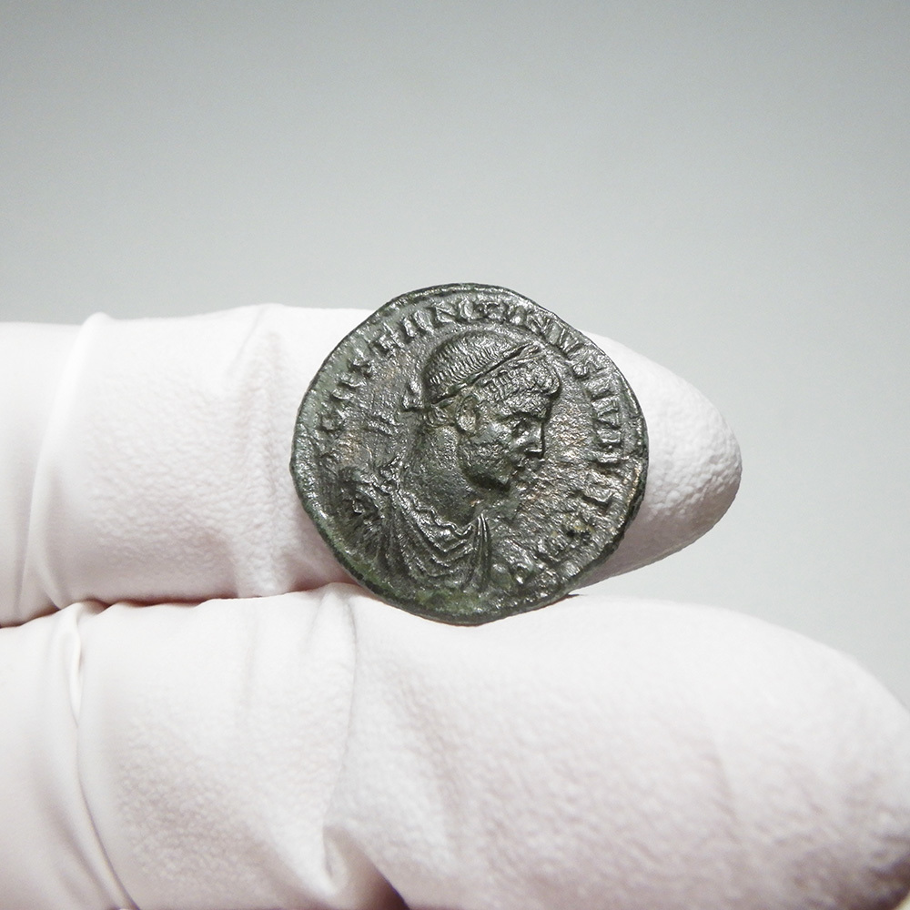 【古代ローマコイン】Constantine II（コンスタンティヌス2世）クリーニング済 ブロンズコイン 銅貨 フォリス(2yiMKdnuiN)_画像4