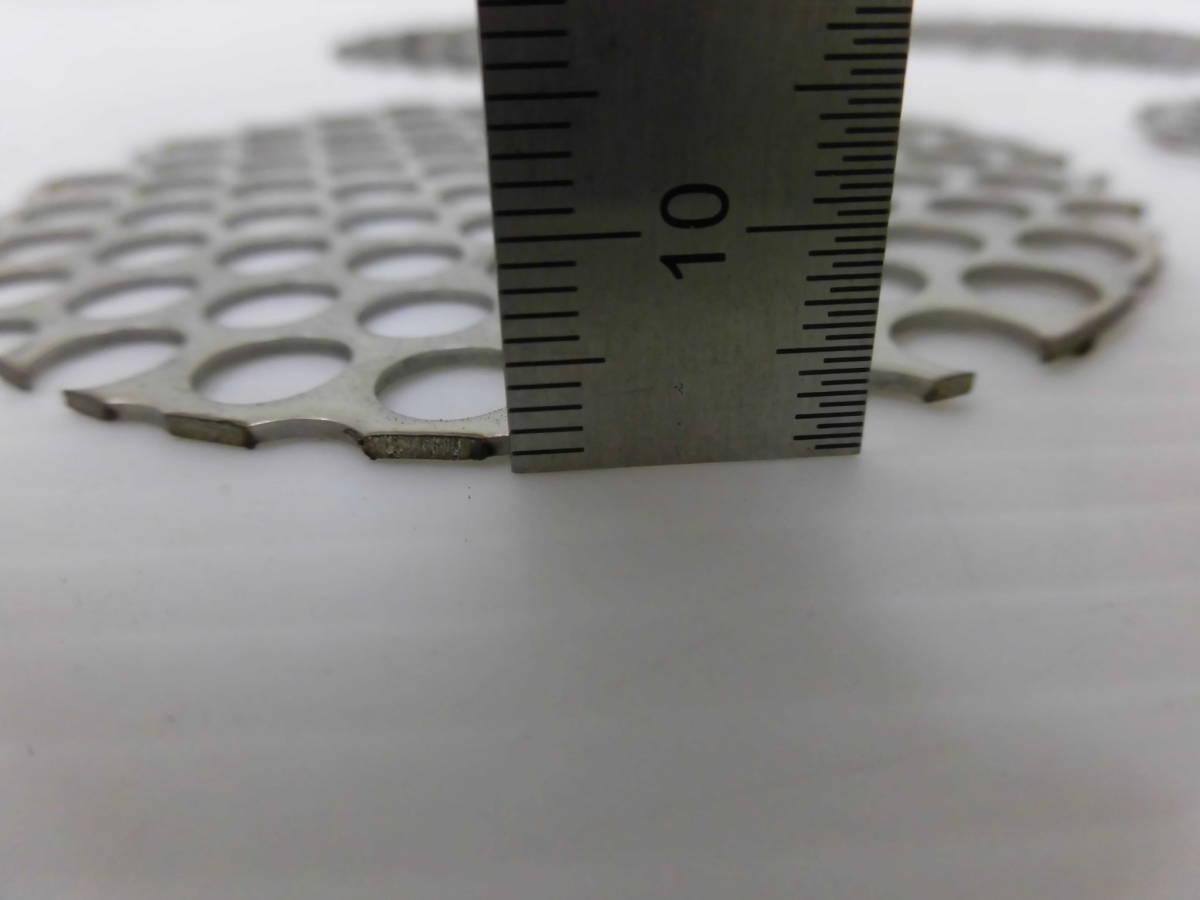 ステンレス 切り板　丸　SUS304　パンチング　板厚1.2mm　99ミリ　８㎜　切板　切材　溶接材_画像3