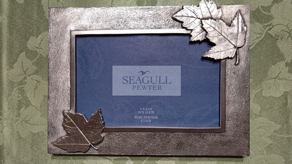 2001年 カナダ製 Seagull Pewter シーガルピューター 錫製 フォトフレーム (外枠19×14㎝内枠13.7×9㎝）メープルリーフ_画像1