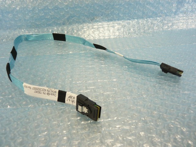 1ORZ // Mini SAS cable approximately 50cm Flat inside part for SFF-8087 / 7082457 // Oracle ZFS Storage ZS5-2 taking out // stock 2