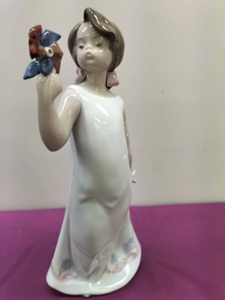 ★ リヤドロ陶器人形「風車を吹く少女」スペイン　難有り　80サイズ_画像1