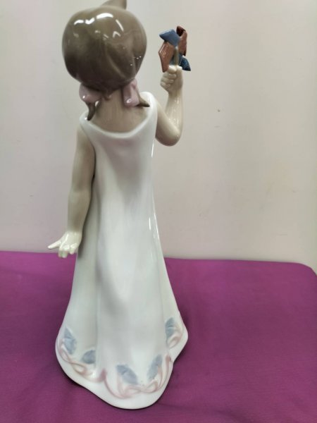 ★ リヤドロ陶器人形「風車を吹く少女」スペイン　難有り　80サイズ_画像3