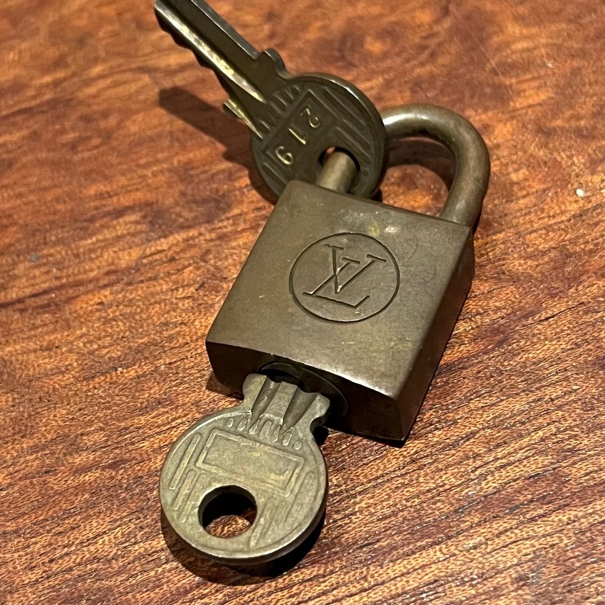 ルイヴィトン 旧パドロック #219 南京錠1個 カギ2本 used|Yahoo ルイヴィトン 旧パドロック #219 南京錠1個 カギ2本 used|Yahoo