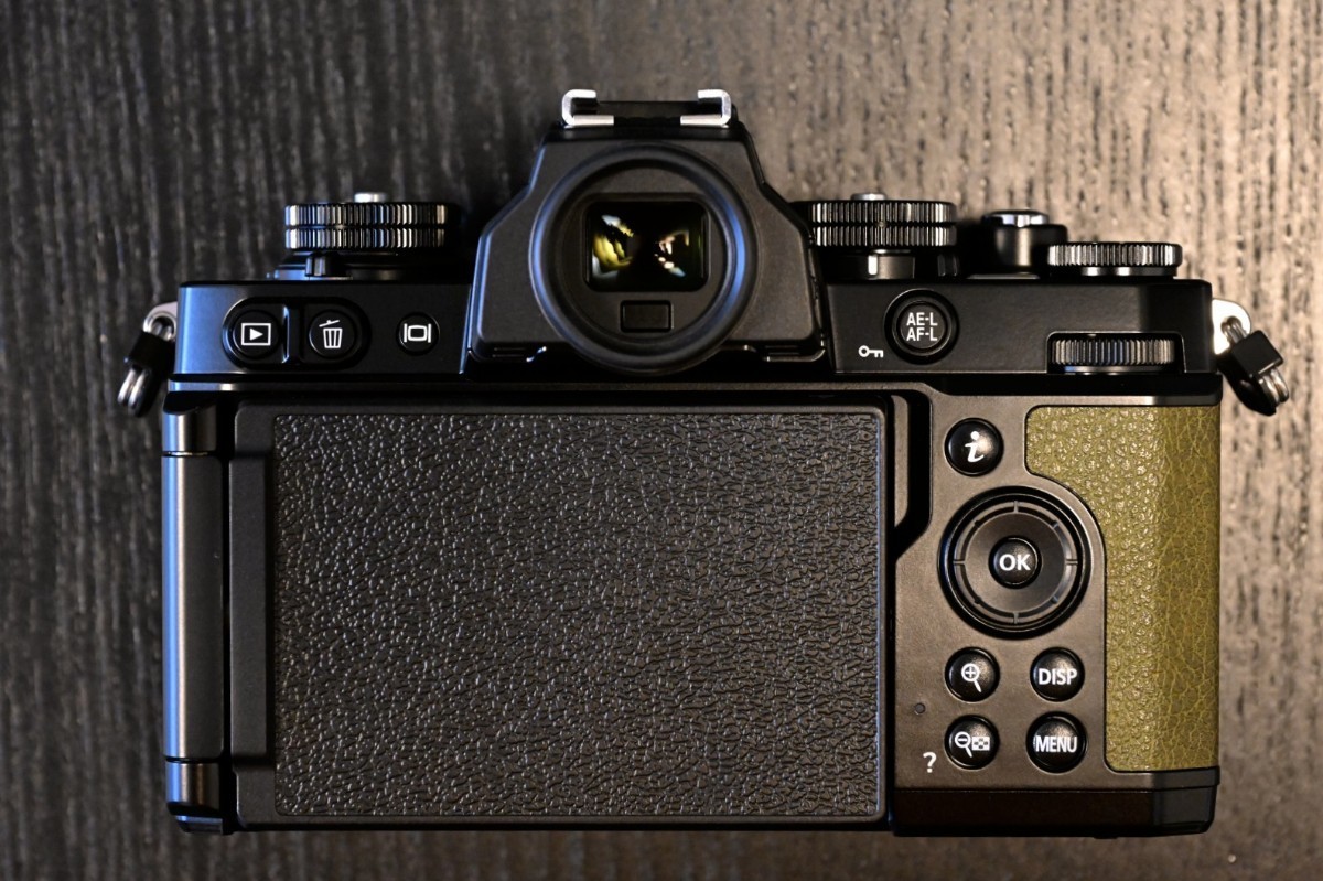 Yahoo!オークション - 13万円を 新同品 ニコン Nikon Z fc BLACK Yahoo!オークション - 13万円を 新同品 ニコン Nikon Z fc BLACK