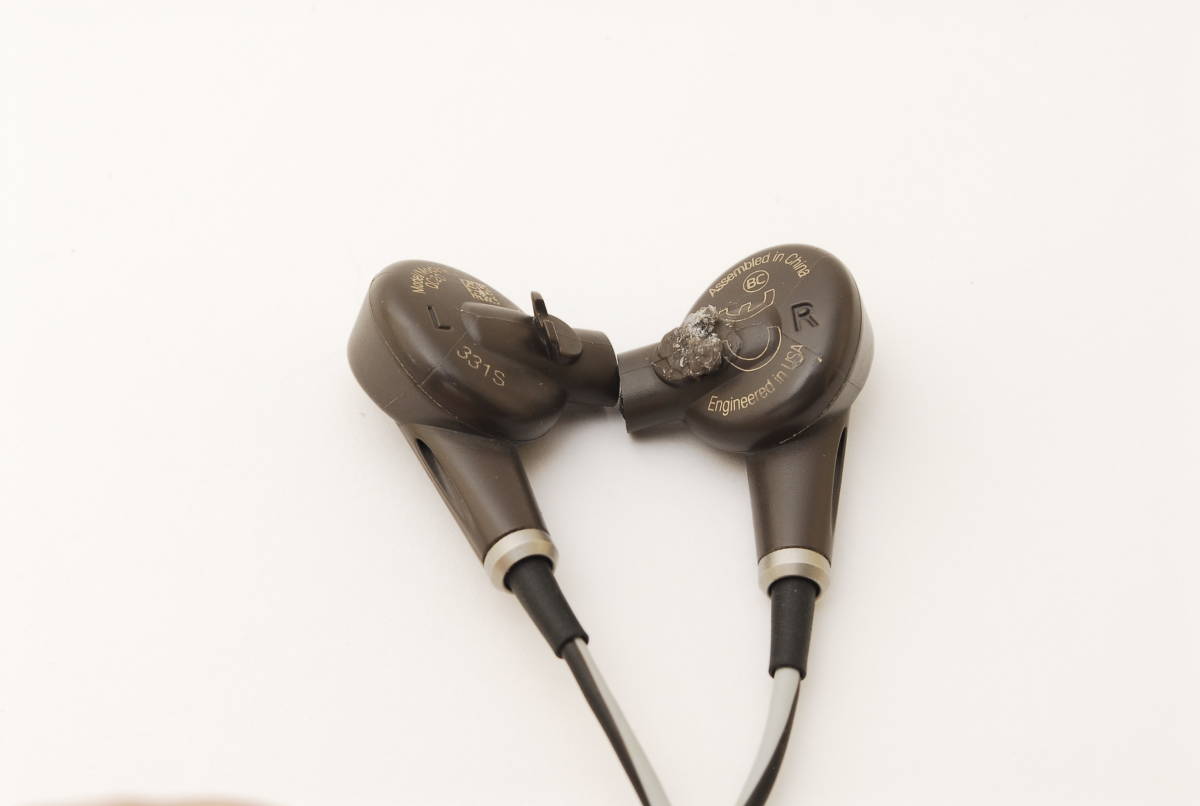 動作OKだが 訳あり】BOSE(ボース)Bose QuietComfort 20 ノイズ 動作OKだが 訳あり】BOSE(ボース)Bose QuietComfort 20 ノイズ
