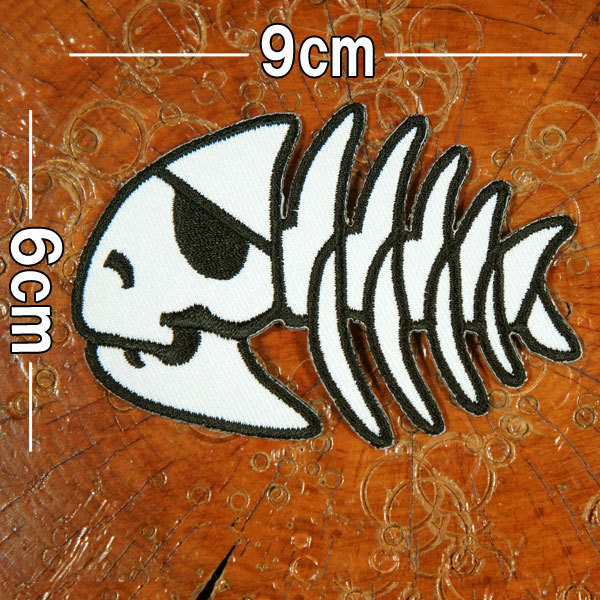 刺繍アイロンワッペン【フィッシュボーン】白 スカル ドクロ 海 さかな 魚 海 川 池 沼 フィッシング 魚の骨 アップリケ パッチ_画像1