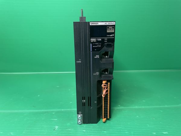 【1195】OMRON R88D-1SN08H-ECT AC SERVO DRIVER　サーボドライバー　オムロン【在庫2】_画像2