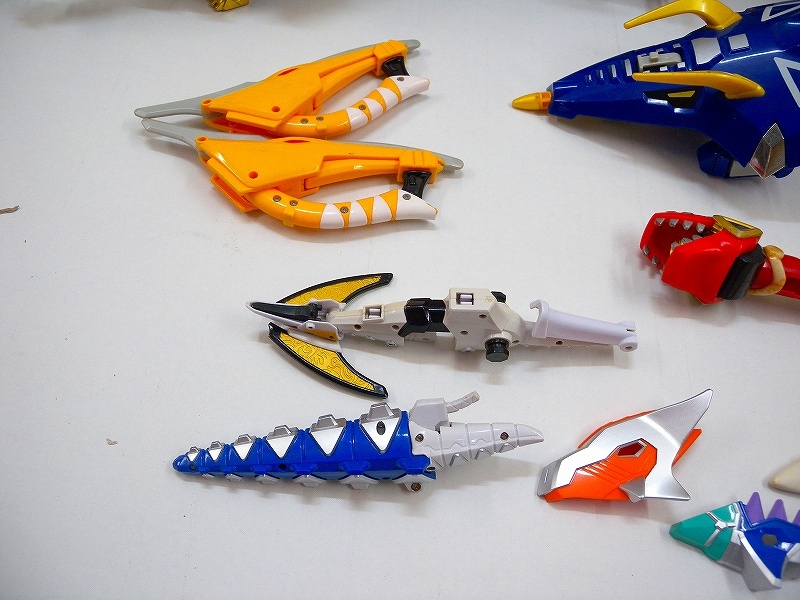 C3682☆爆竜戦隊アバレンジャー 玩具 パーツ一式セット まとめ C3682☆爆竜戦隊アバレンジャー 玩具 パーツ一式セット まとめ