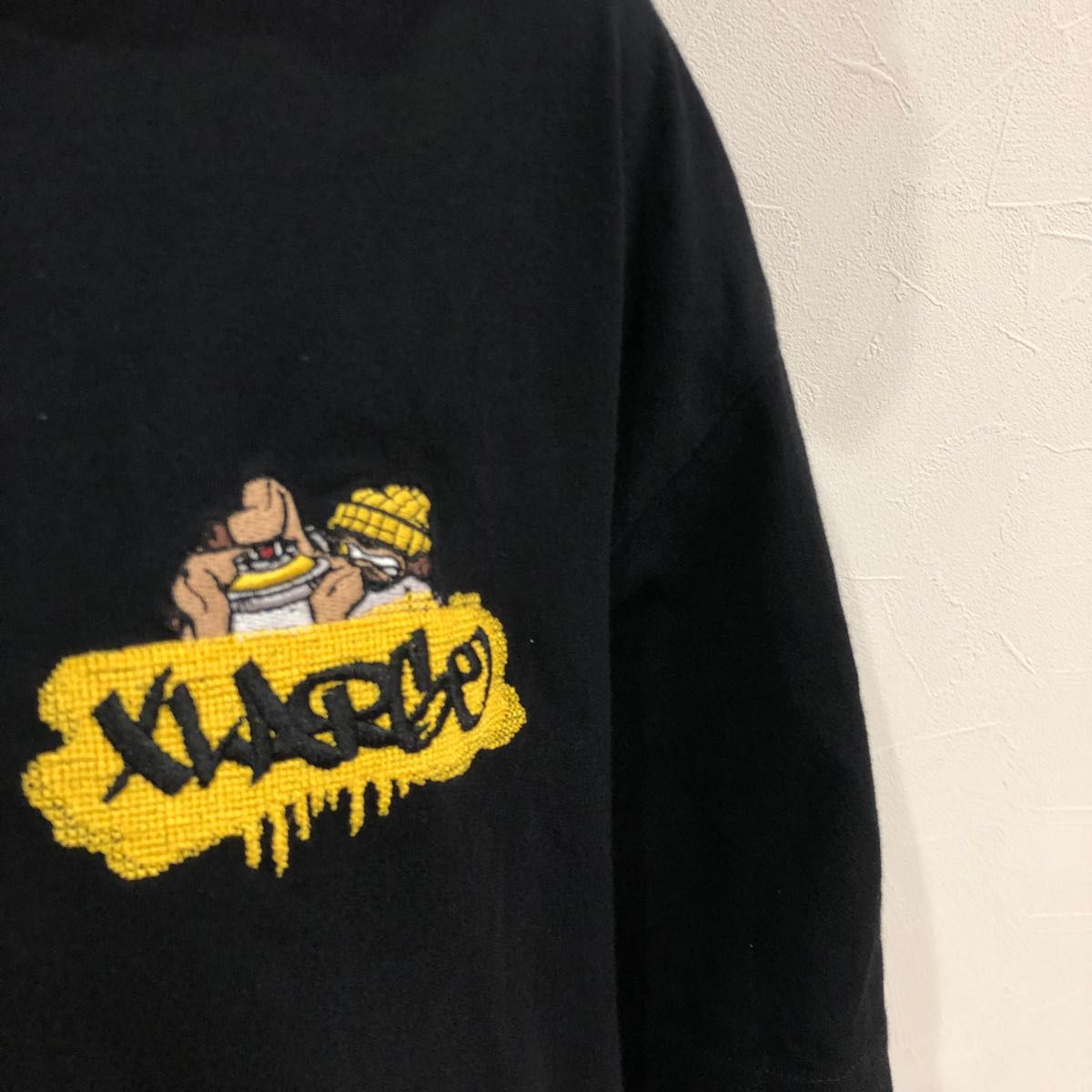 美品】XLARGE エクストララージ 刺繍ロゴ スプレー イエロー 美品】XLARGE エクストララージ 刺繍ロゴ スプレー イエロー
