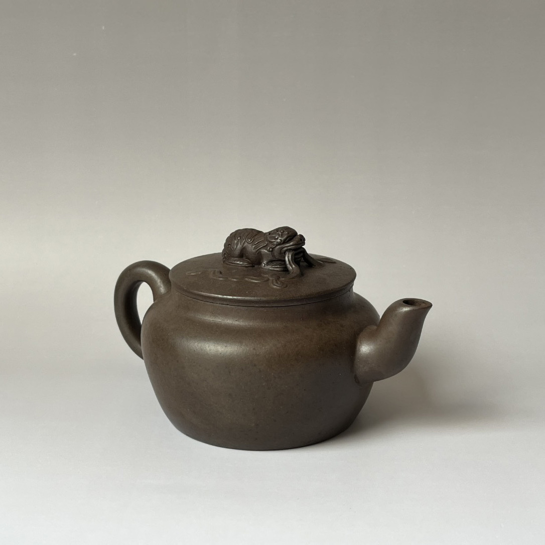 茶器 紫砂壷 「邵旭茂製」 在銘 段泥 「獅鈕壷」 急須 常滑 茶壷 煎茶
