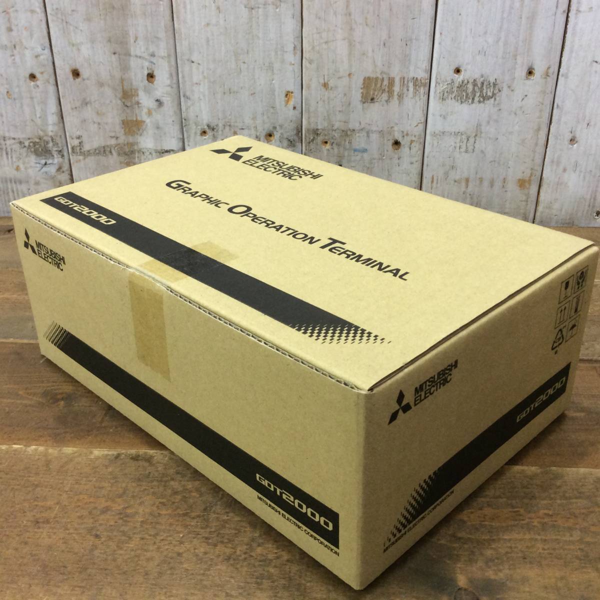 AH-01825】☆送料無料☆ 新品未使用品 MITSUBISHI 三菱電機 表示器 GOT