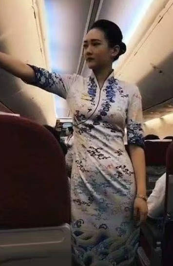 外資系の航空会社である海南航空の制服は、客室乗務員用の旗袍です