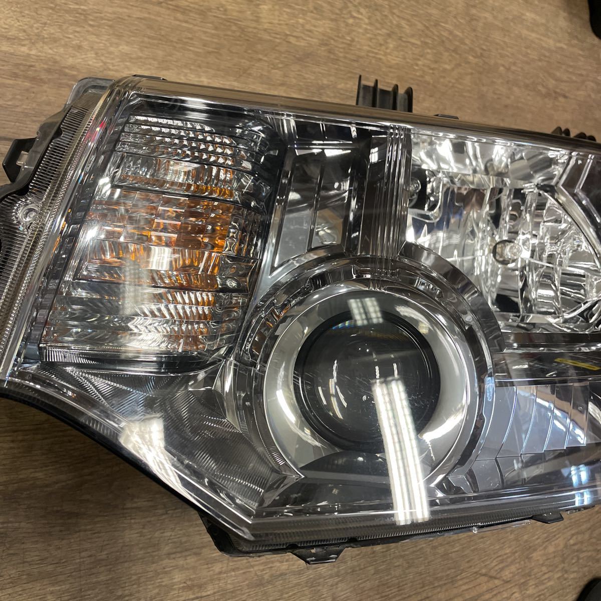 送料無料 デリカd5左ヘッドライト assy H30年式から外し レンズ 送料無料 デリカd5左ヘッドライト assy H30年式から外し レンズ