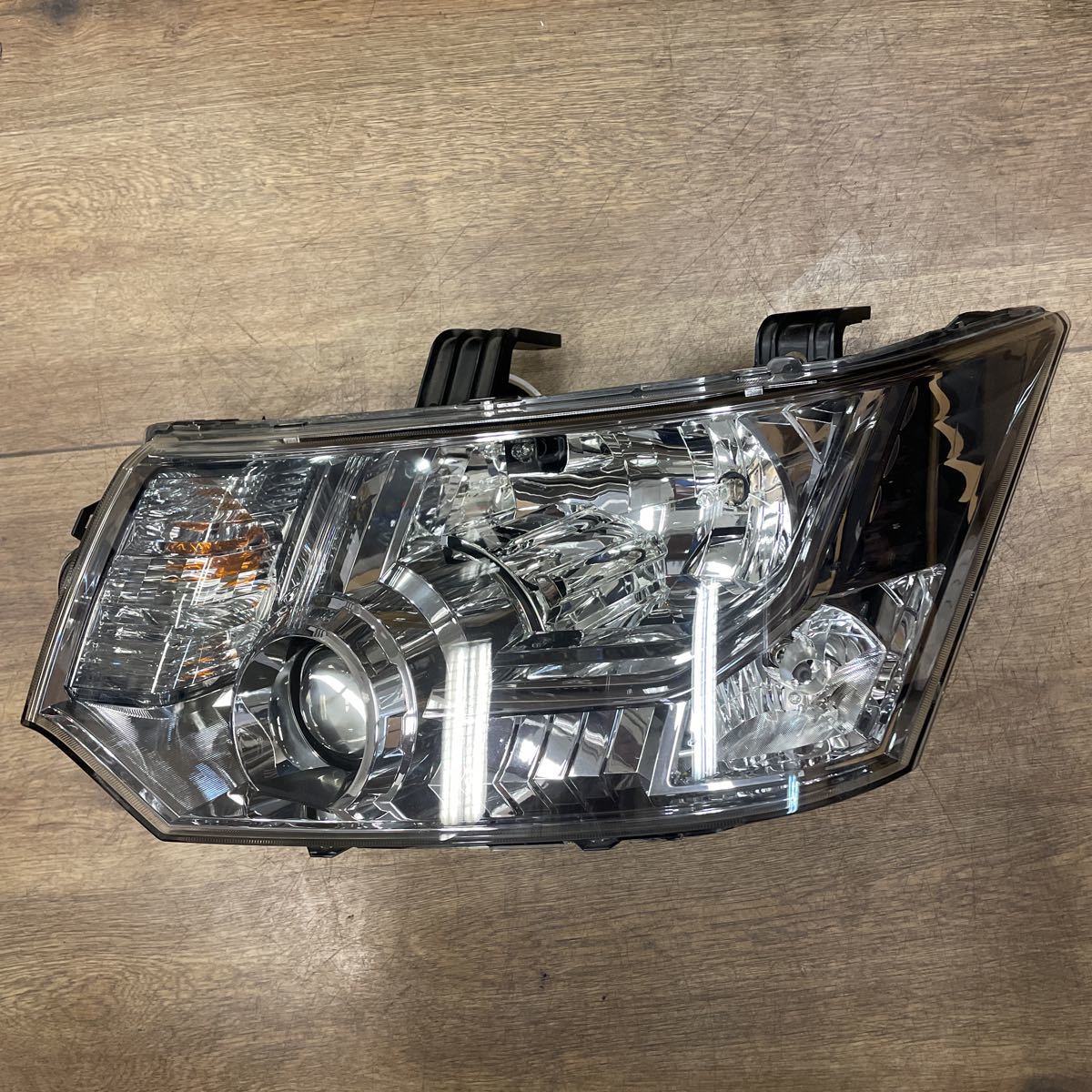 送料無料 デリカd5左ヘッドライト assy H30年式から外し レンズ 送料無料 デリカd5左ヘッドライト assy H30年式から外し レンズ