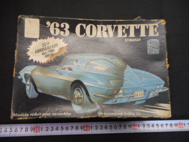 プラモデル　1/25 車　アメリカ車　AMT 1963 CORVETTE STINGRAY 25th ANNIVERSARY SARY ALL-TIME GREAT コルベット　スティングレイ　_画像1