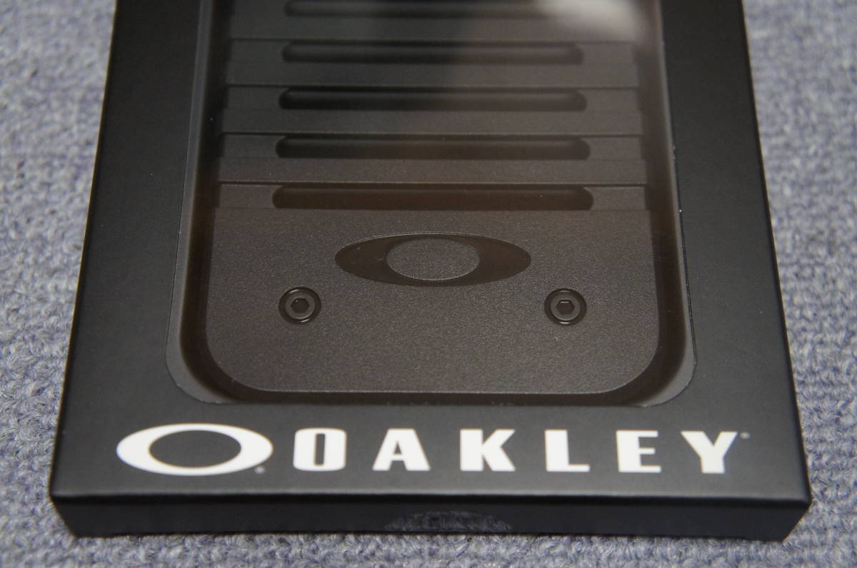 送込 新品 オークリー OAKLEY iPhone12 ハードケース スマホケース 黒 格安 _画像2