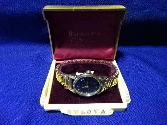 BULOVA アンティーク腕時計　黒文字盤　ビンテージ　ケース付き　可動品　手巻き_画像8