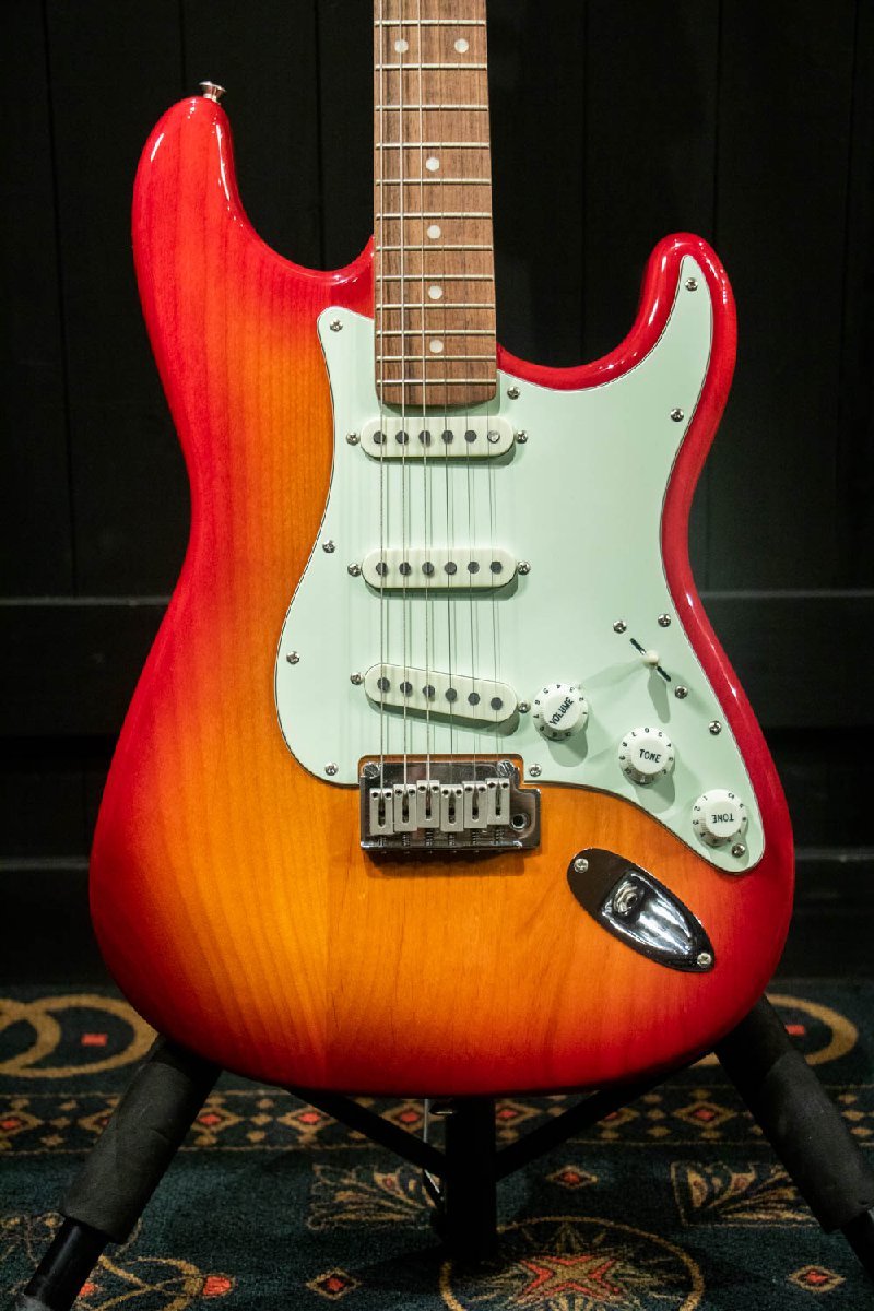 ヤフオク! - ♪Squier Standard Stratocaster...