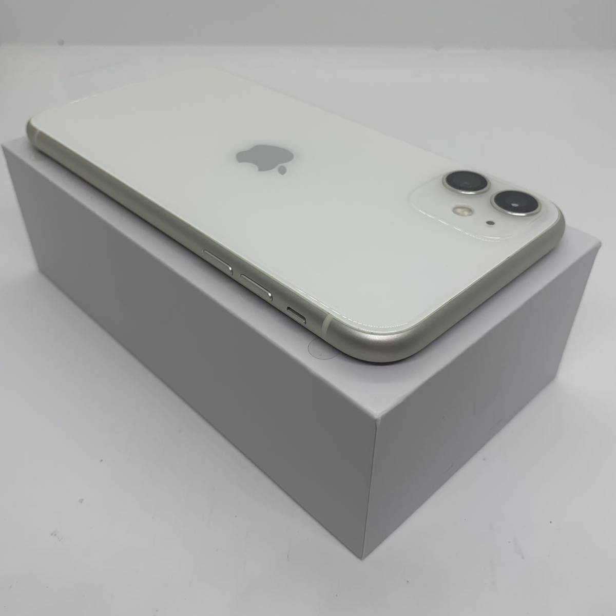 新品】iPhone 11 ホワイト 128 GB SIMフリー 本体（68748）｜PayPayフリマ