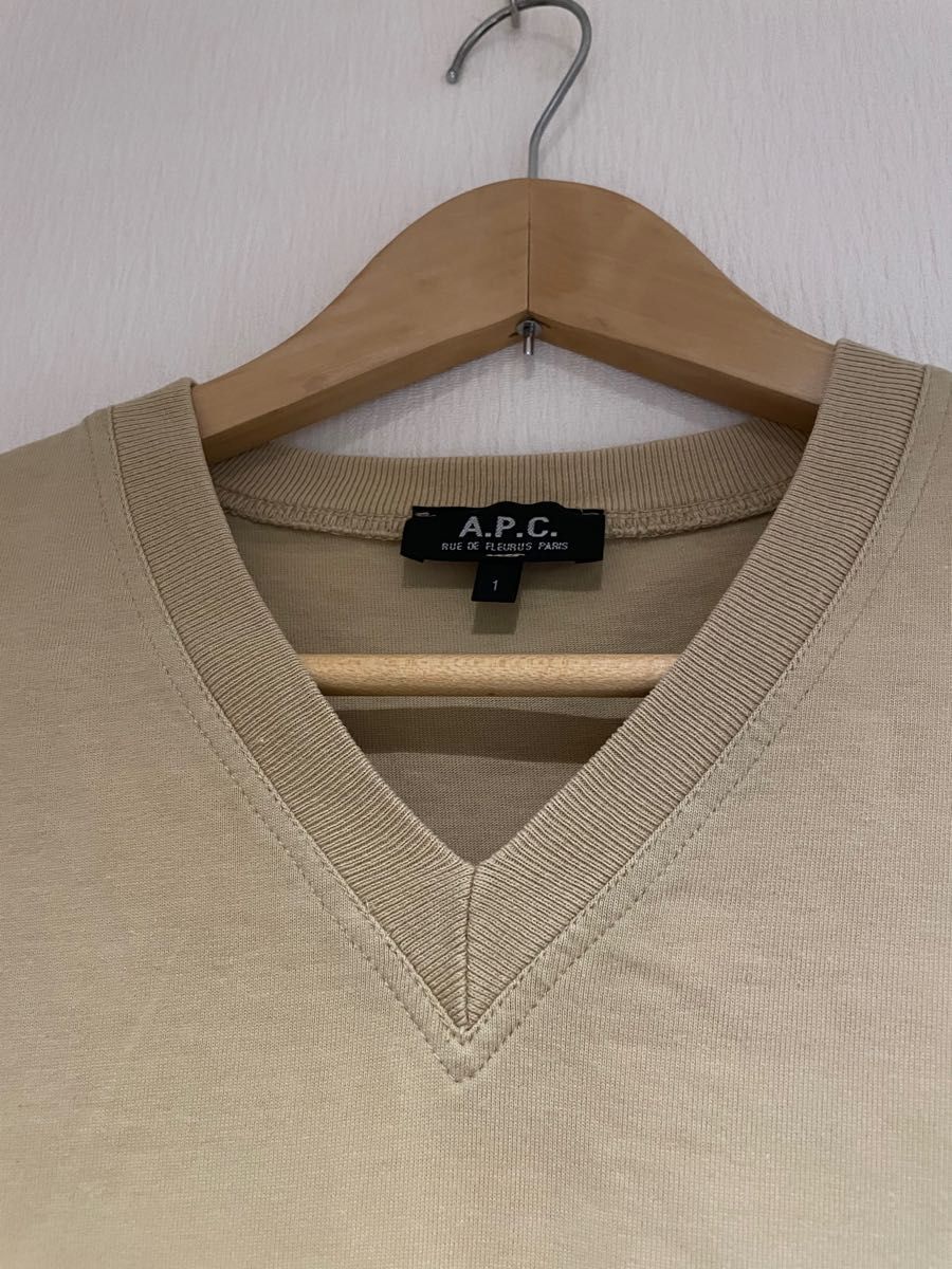 A.P.C. VネックTシャツ