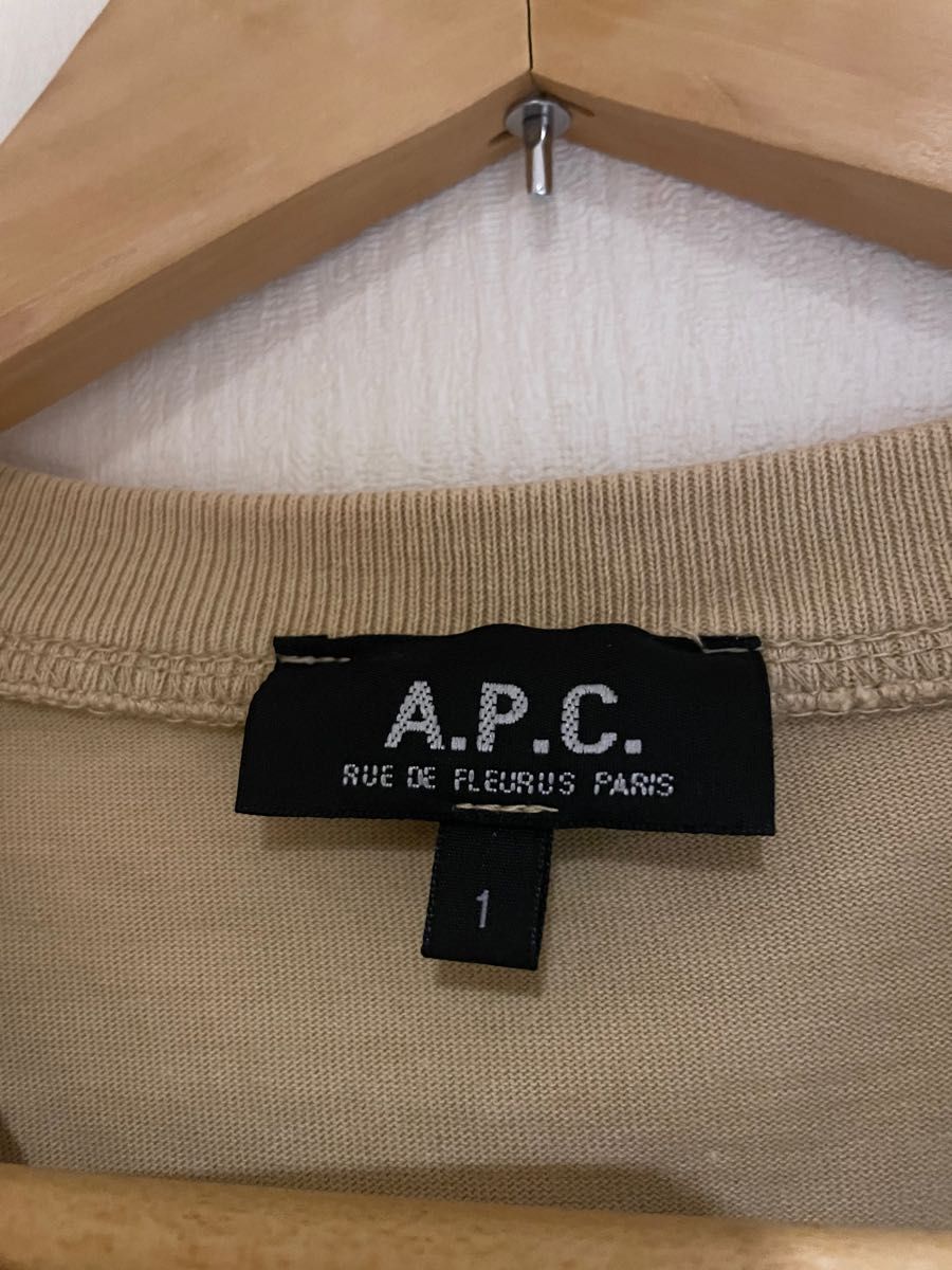 A.P.C. VネックTシャツ