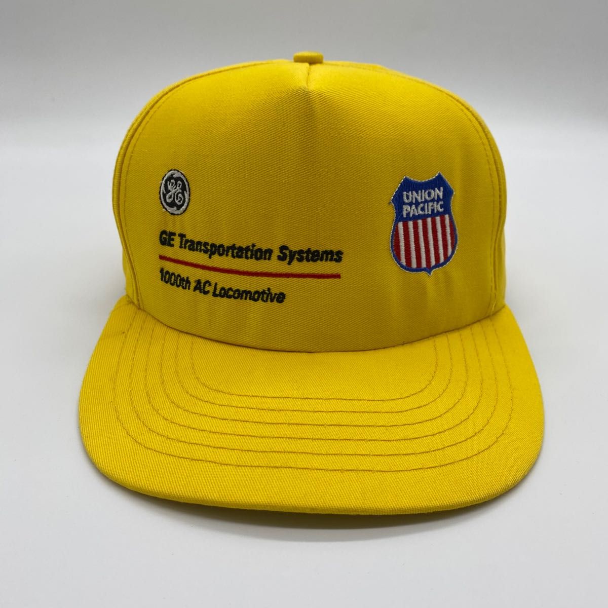 90s　ヴィンテージ　USA製　企業刺繍ロゴ　トラッカーキャップ　アメリカ古着　スナップバック