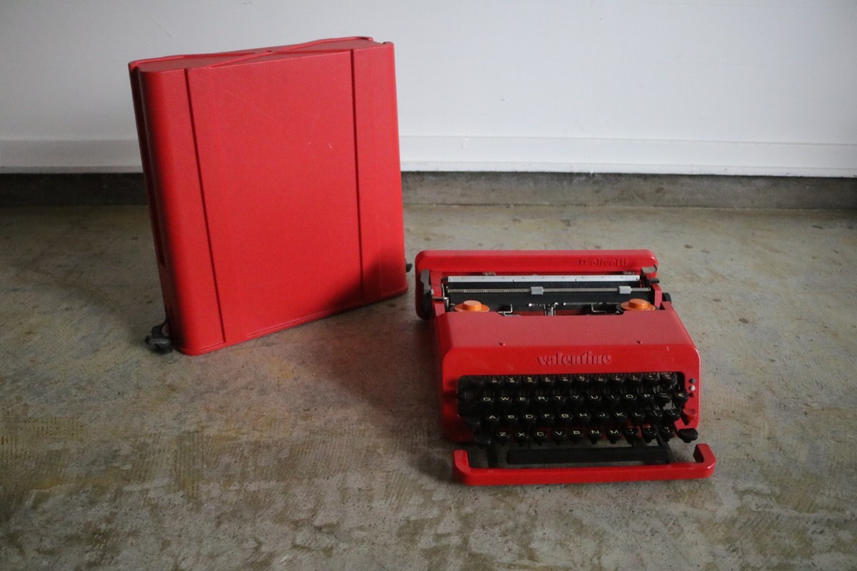 スペイン製 olivetti Valentine タイプライター オリベッティ バレンタイン ソットサス ポストモダンスペースエイジ赤いバケツ メンフィス