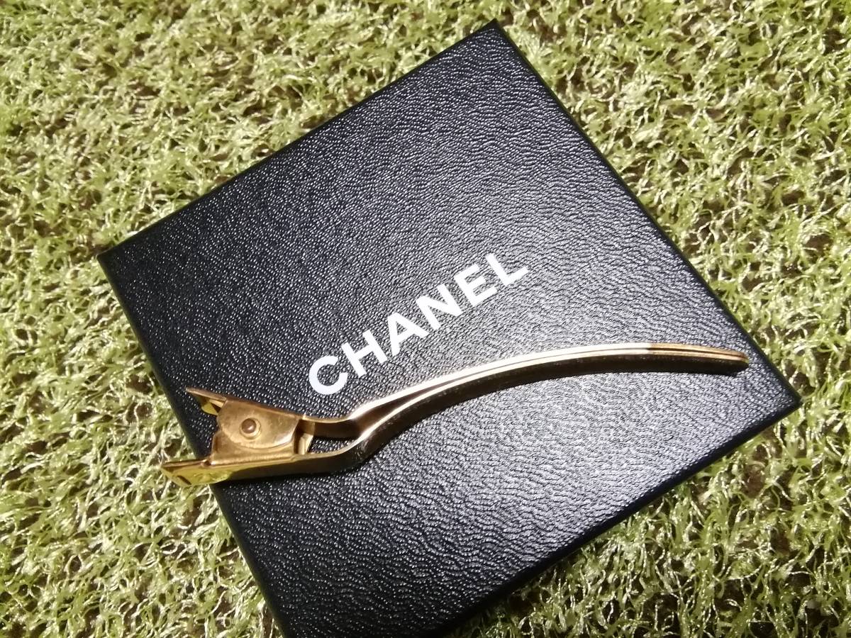 * beautiful goods * Chanel [CHANEL] Vintage Chanel hair clip Gold GP hair accessory Logo used collection 97P