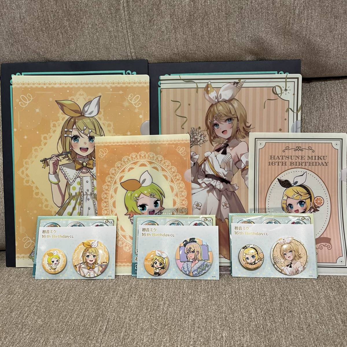 ローソン 初音ミク 16th Birthday くじ 鏡音リン セット 缶バッジ
