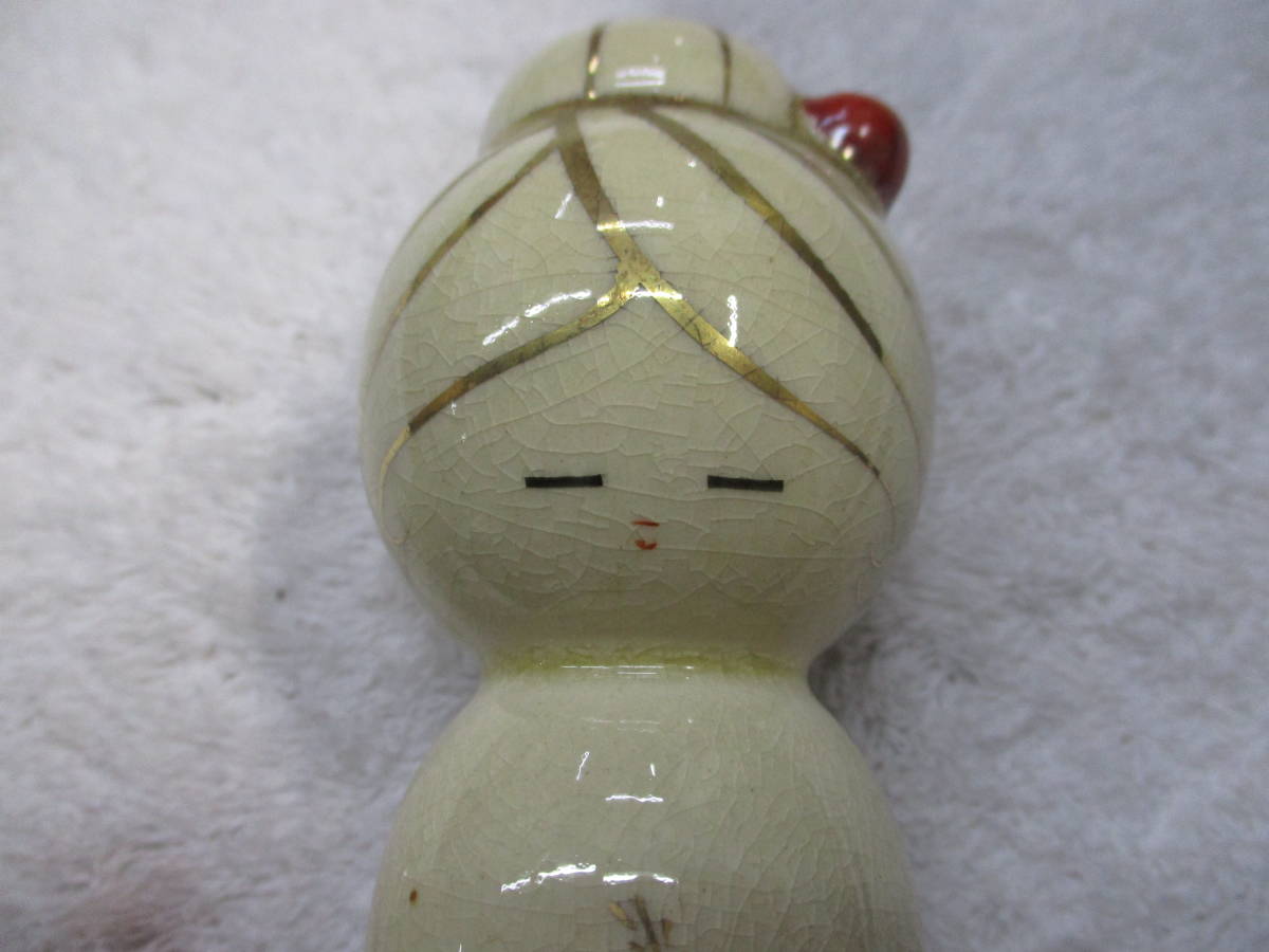  белый Satsuma . девочка кукла . подставка осмотр античный, коллекция изделие прикладного искусства керамика японский керамика Satsuma Satsuma .