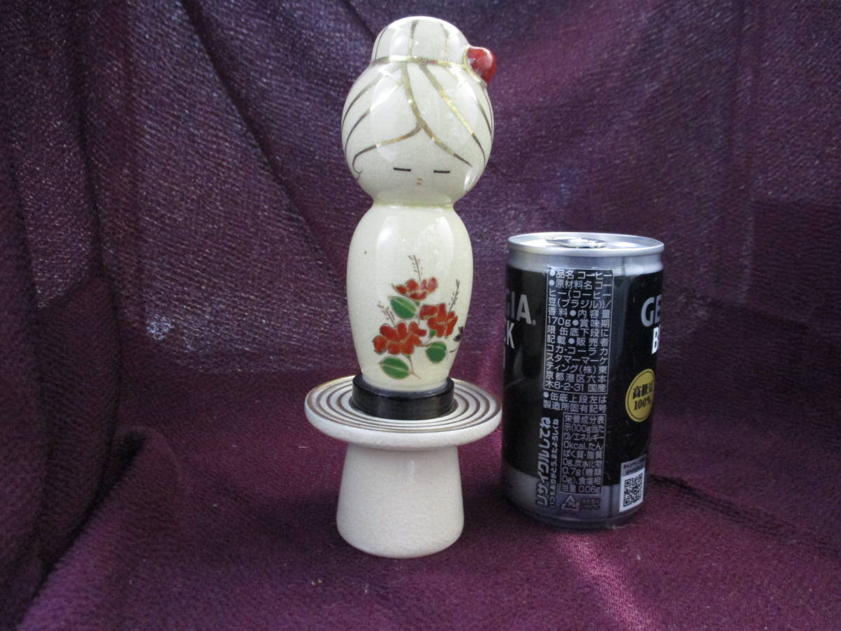 白薩摩焼　女の子人形と台座　検　アンティーク、コレクション 工芸品 陶芸 日本の陶磁 薩摩　さつま焼_画像1