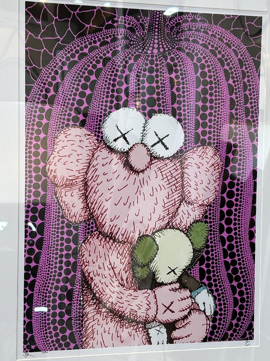 DEATH NYC 額付き 世界限定100枚 アートポスタ KAWS ピンク 抱擁 XX