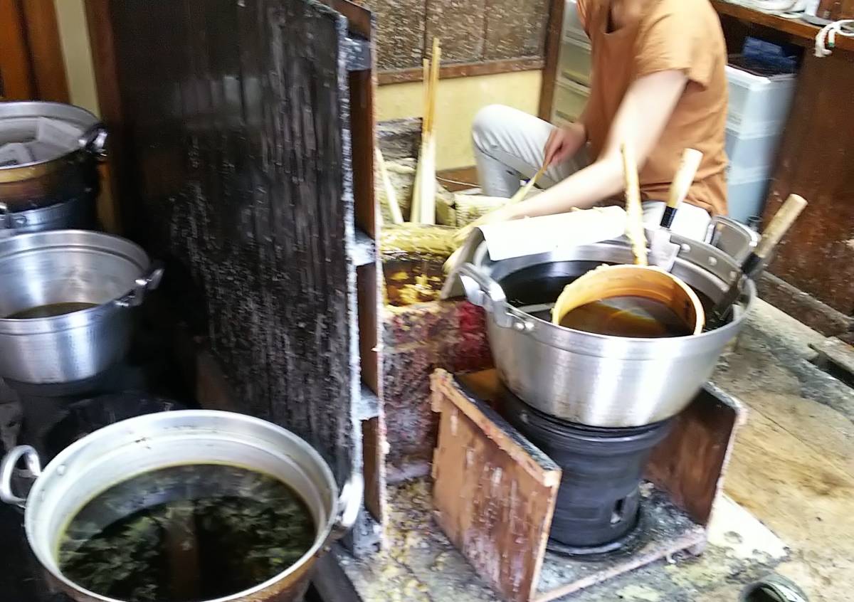 一本ずつ手作業(yè)で作っています