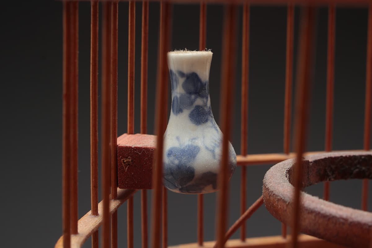 HZ624 中国美術唐物小型龍彫図竹製鳥籠粉彩鳥食罐付高29cm 重170g・竹