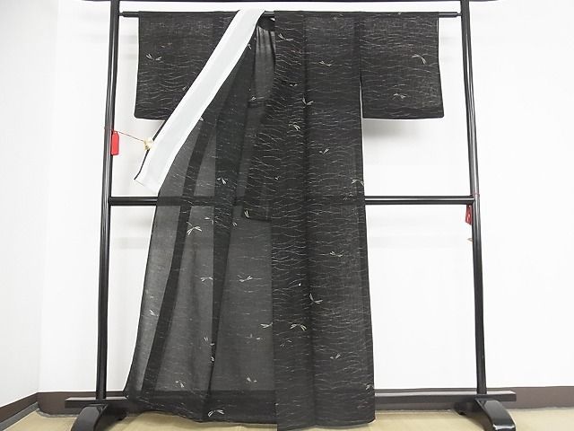 平和屋-こころ店■夏物　小紋　芝にトンボ　黒地　洗える着物　着丈159.5cm　裄丈64cm　B-np6055_画像2