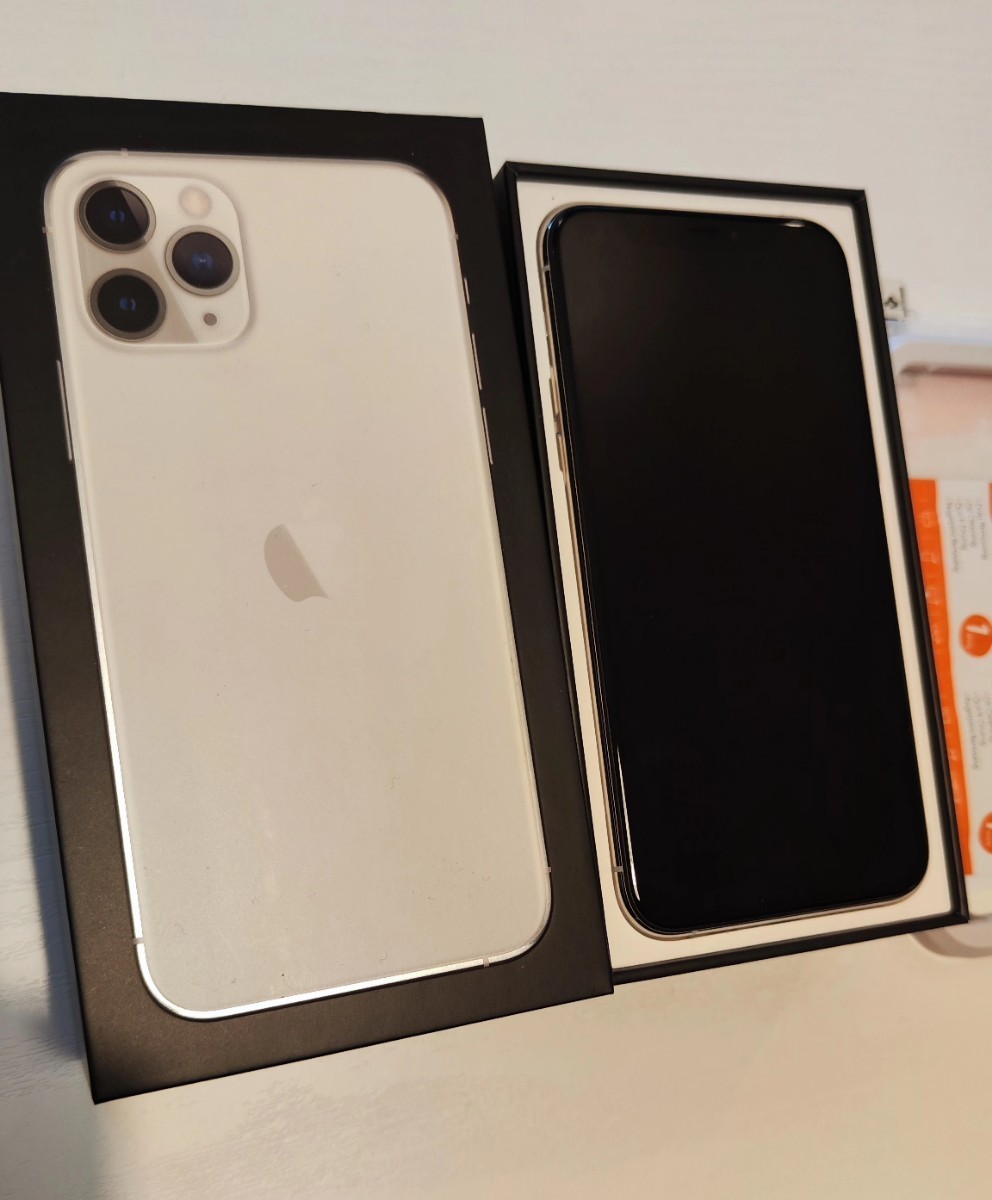 iPhone 11pro 256GB Silver 美品 新品フィルム1枚付き