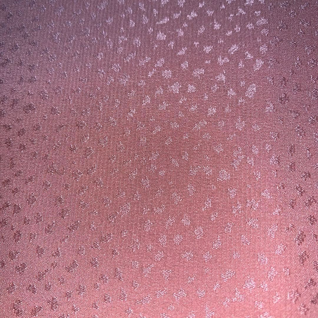 正絹　着物ハギレ　約32×50 桃　地模様　ピンクはぎれ　ちらし_画像1